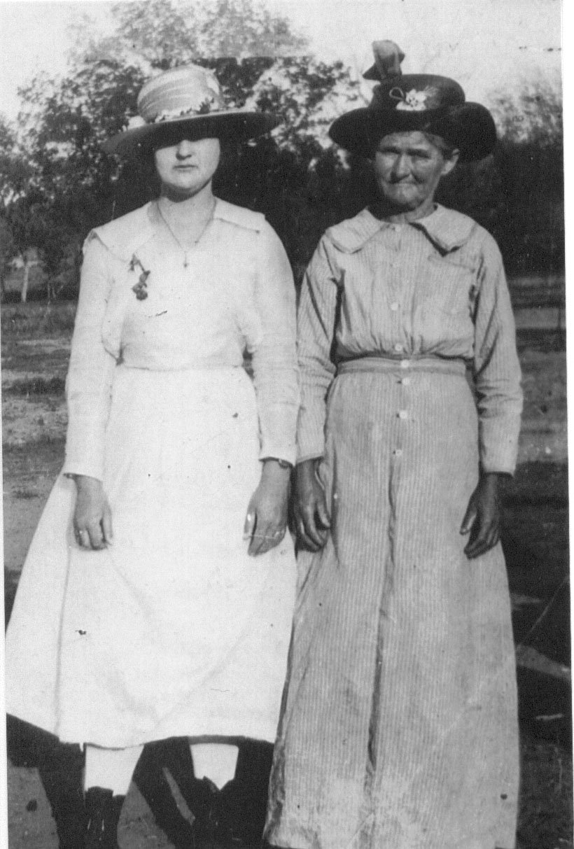 Laura Anderson and her mom Rosa Nell McFarland ( Oscar F. McAnally's half sister